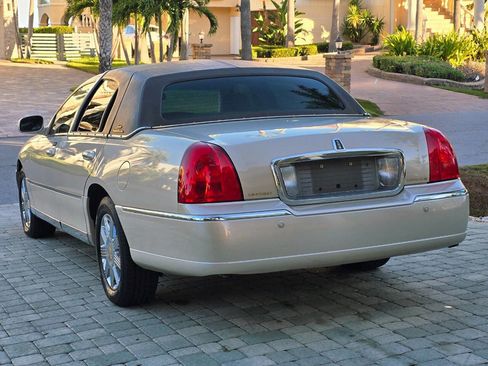 Used 2003 Lincoln Town Car Cartier image 36