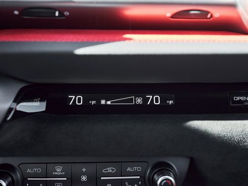 Used 2018 Ferrari 812 Superfast image 70