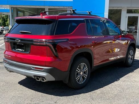 Used 2026 Chevrolet Traverse LT w/ LPO, Floor Liner Package AWD/4WD image 5