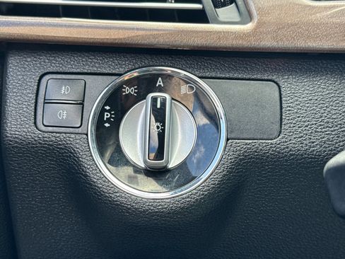 Used 2010 Mercedes-Benz E 350 Sedan image 34