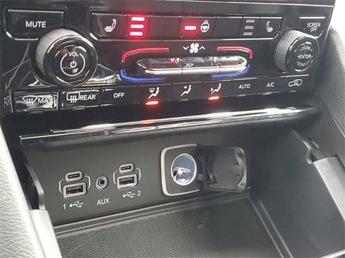 New 2025 Jeep Grand Cherokee L Altitude image 28