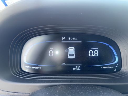 Used 2024 Hyundai Venue SEL image 4