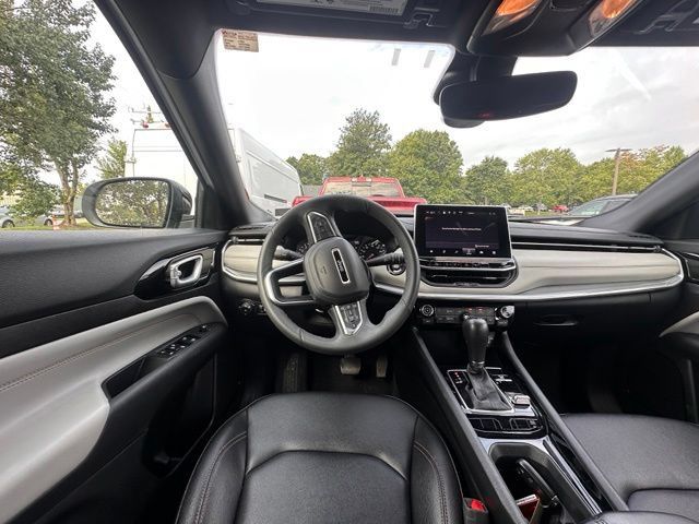 Used 2024 Jeep Compass Limited AWD/4WD image 15