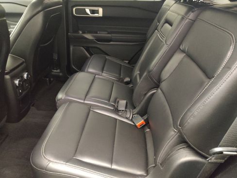 Used 2020 Ford Explorer XLT w/ Equipment Group 202A RWD image 18