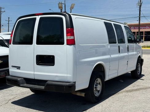 Used 2013 Chevrolet Express 2500 RWD image 4