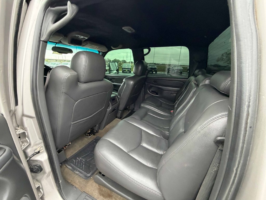 Used 2005 GMC Sierra 2500 SLT w/ Heavy-Duty Power Package AWD/4WD image 13