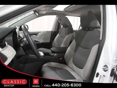 Used 2025 Toyota RAV4 XLE w/ Convenience Package AWD/4WD image 5