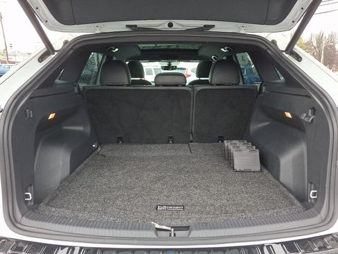 Used 2021 Volkswagen Atlas Cross Sport SE w/ Panoramic Sunroof Package image 30