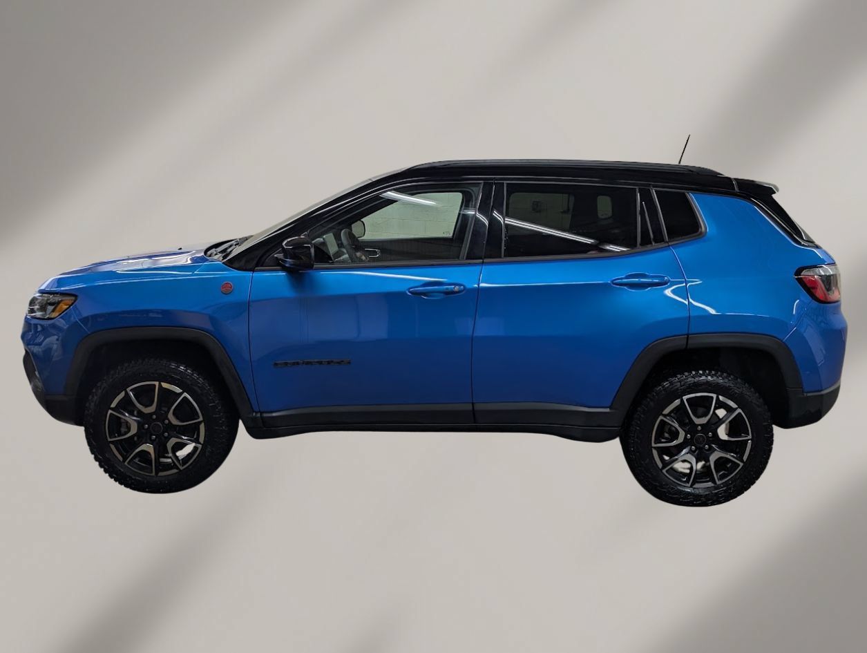 Used 2026 Jeep Compass Trailhawk AWD/4WD image 2