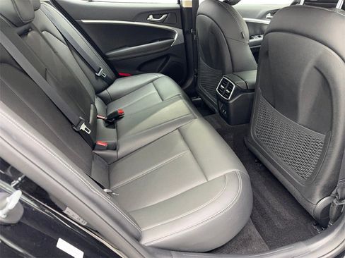 Used 2025 Genesis G70 2.5T image 40