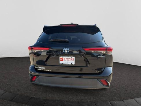 Used 2020 Toyota Highlander LE FWD image 5