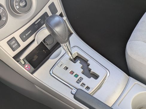 Used 2013 Toyota Corolla LE image 18