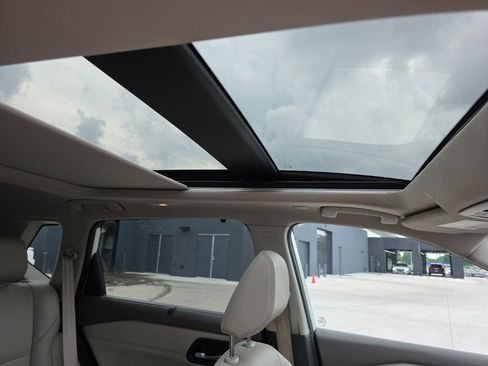 Used 2023 Nissan Rogue SL w/ SL Premium Package image 21