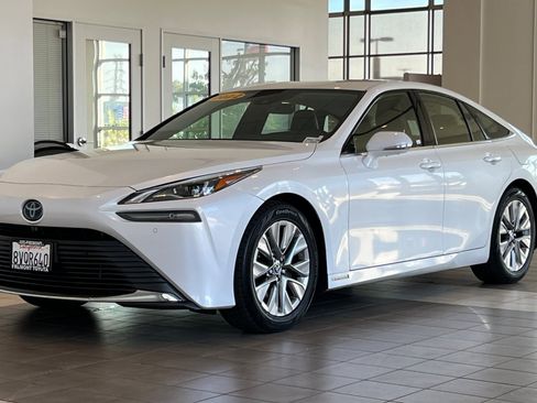 Used 2021 Toyota Mirai XLE image 8