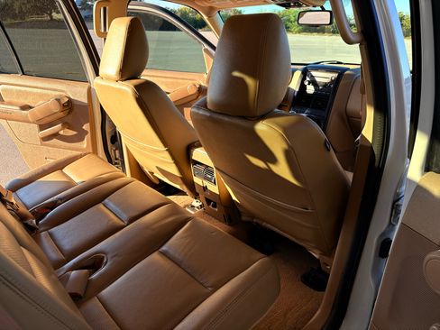 Used 2010 Ford Explorer XLT image 27