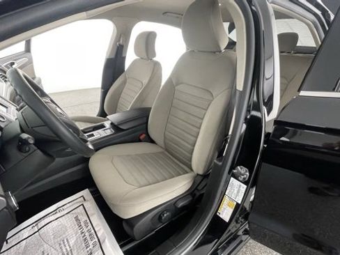 Used 2022 Ford Escape SE w/ SE Sport Appearance Package image 33