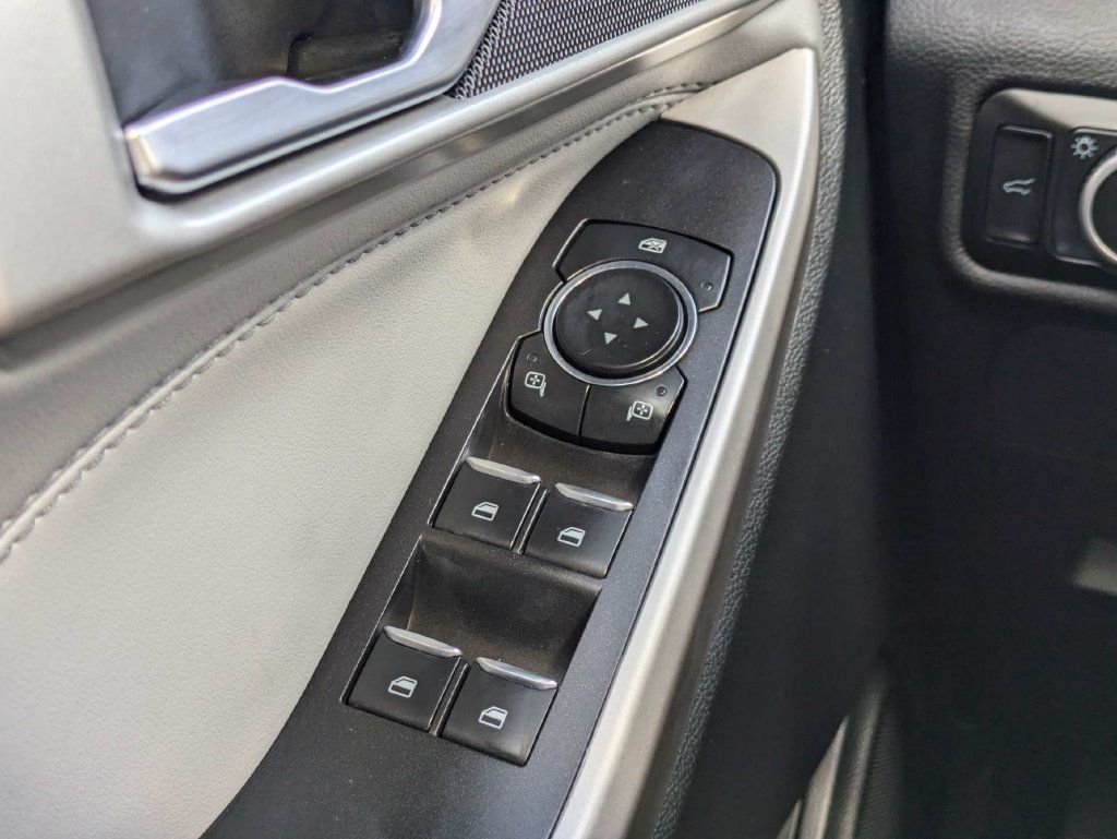 Used 2023 Ford Explorer XLT w/ Equipment Group 202A RWD image 27
