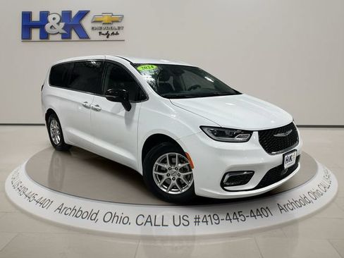 Used 2024 Chrysler Pacifica Touring-L FWD image 1