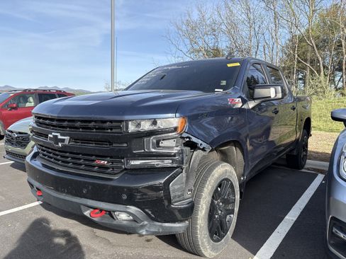 Used 2021 Chevrolet Silverado 1500 LT Trail Boss w/ Convenience Package II image 3
