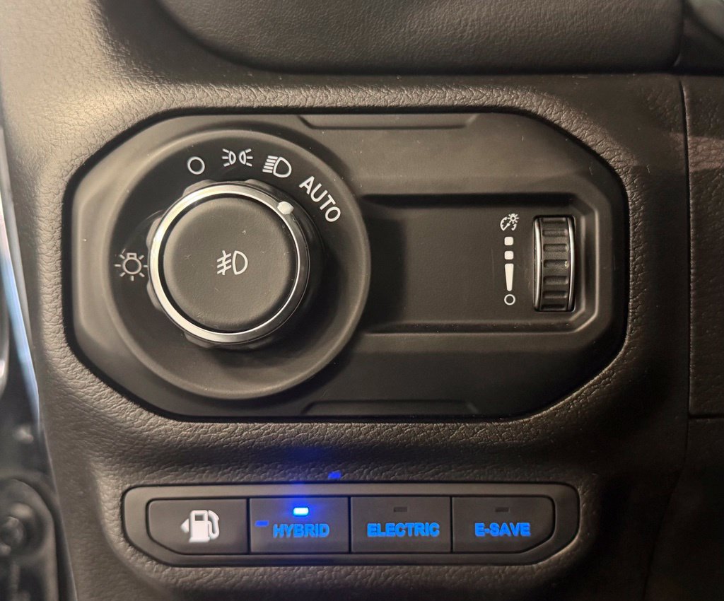 Used 2023 Jeep Wrangler Unlimited Sahara w/ Cold Weather Group AWD/4WD image 14