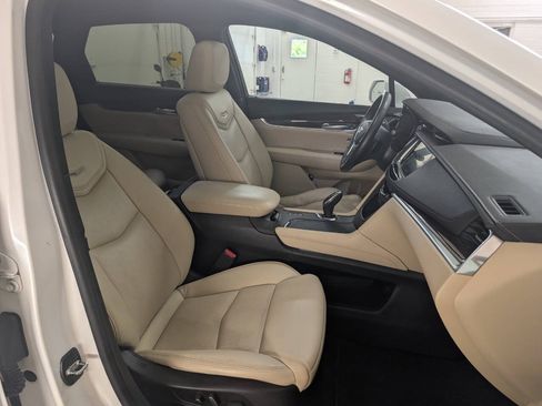 Used 2017 Cadillac XT5 Luxury w/ Driver Awareness Package AWD/4WD image 23