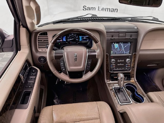 Used 2017 Lincoln Navigator L Select RWD image 24