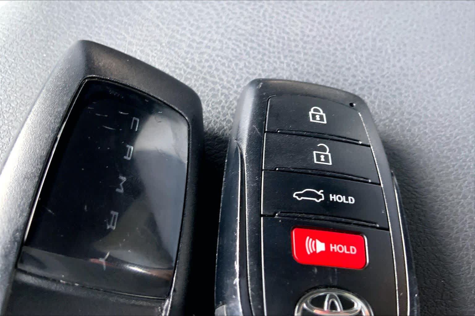 Used 2026 Toyota Camry SE FWD image 14