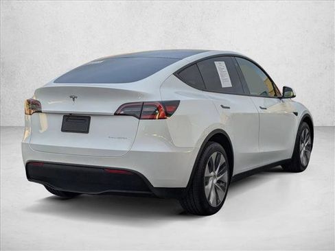 Used 2021 Tesla Model Y Long Range image 5