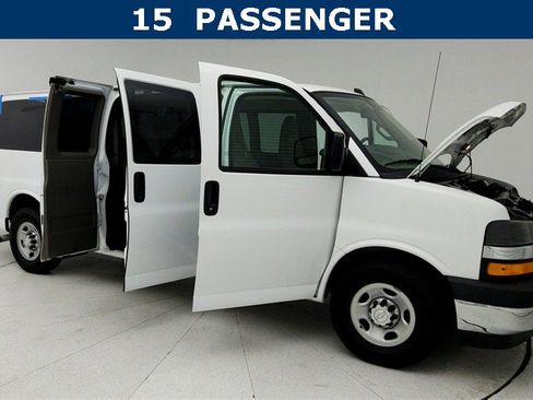 Used 2018 Chevrolet Express 3500 LT w/ LT Preferred Equipment Group image 13