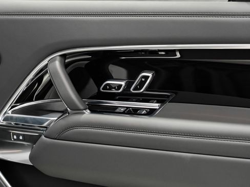 Used 2025 Land Rover Range Rover Long Wheelbase SE image 45