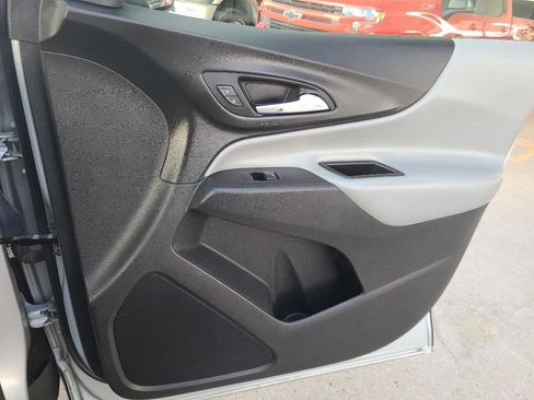 Used 2021 Chevrolet Equinox LT w/ Driver Convenience Package image 21