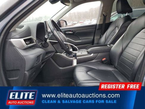 Used 2021 Toyota Highlander XLE image 13