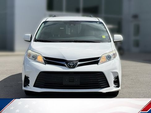 Used 2019 Toyota Sienna LE FWD image 5