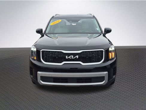 Used 2024 Kia Telluride EX w/ EX Captain's Chair Package image 3