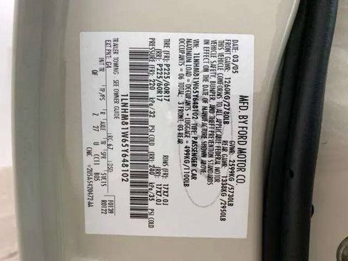 Used 2005 Lincoln Town Car Signature image 92