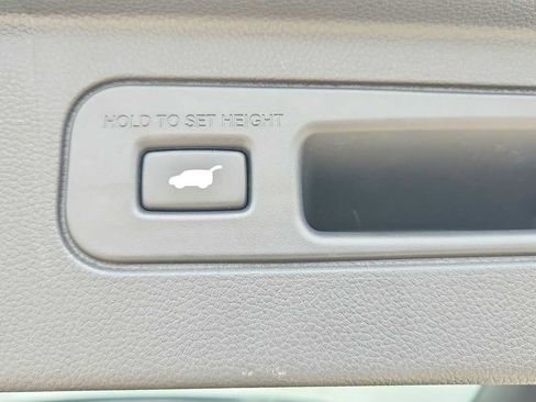 Used 2025 Honda Pilot Elite image 32