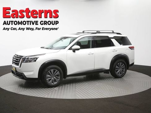 Used 2024 Nissan Pathfinder SV w/ SV Premium Package AWD/4WD image 62