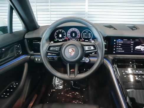 Used 2025 Porsche Panamera image 15