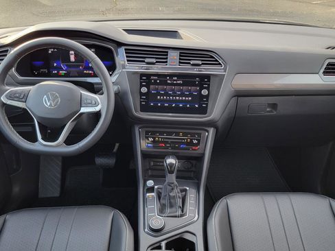 Used 2022 Volkswagen Tiguan SE image 47