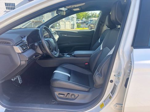 Used 2025 Toyota Camry SE FWD image 25