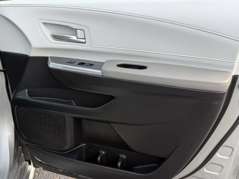 Used 2025 Toyota Sienna XLE FWD image 29