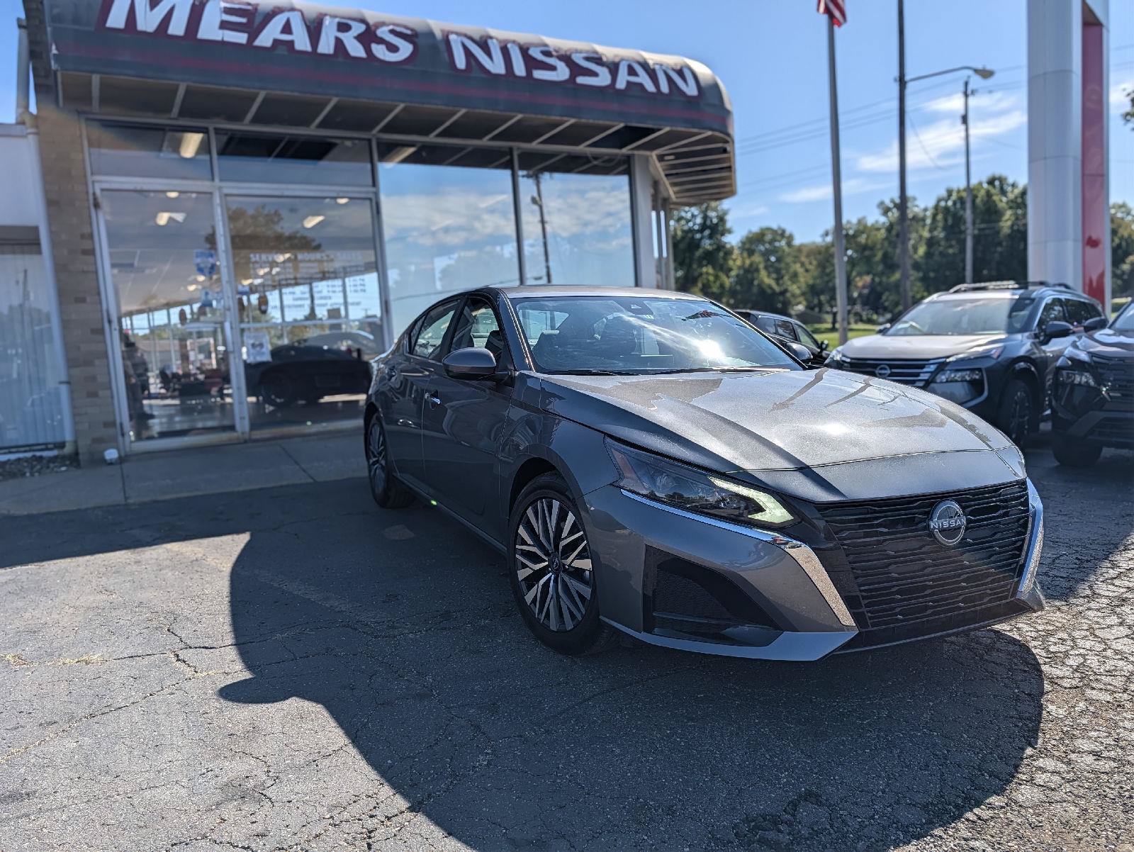 Used 2024 Nissan Altima 2.5 SV w/ SV Premium Package FWD image 15