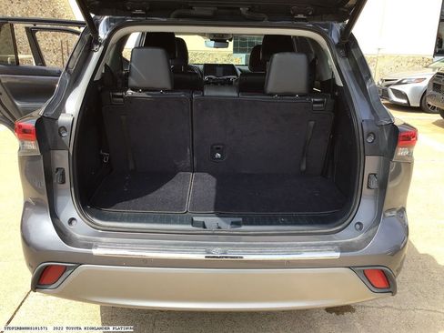 Used 2022 Toyota Highlander Platinum image 17