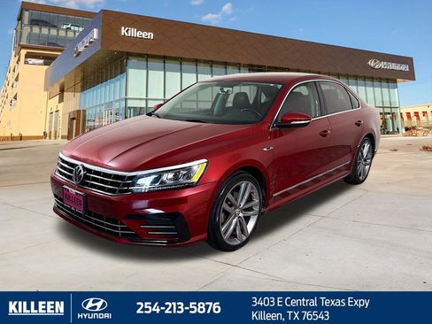 Used 2017 Volkswagen Passat 1.8T R-Line w/ R-Line Lighting Package FWD image 3