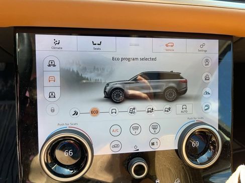 Used 2018 Land Rover Range Rover Velar R-Dynamic SE AWD/4WD image 17
