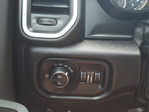 Used 2019 RAM 1500 Big Horn AWD/4WD image 26