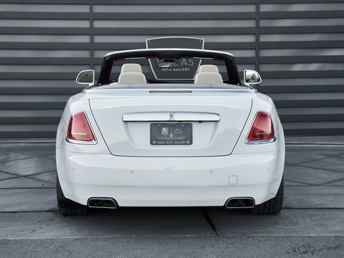 Used 2017 Rolls-Royce Dawn image 17