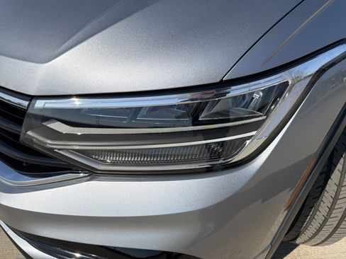 Used 2023 Volkswagen Tiguan SE R-Line image 6