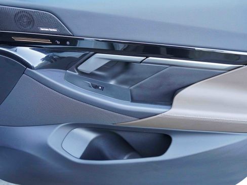 Certified 2025 BMW 530i xDrive w/ Premium Package image 31