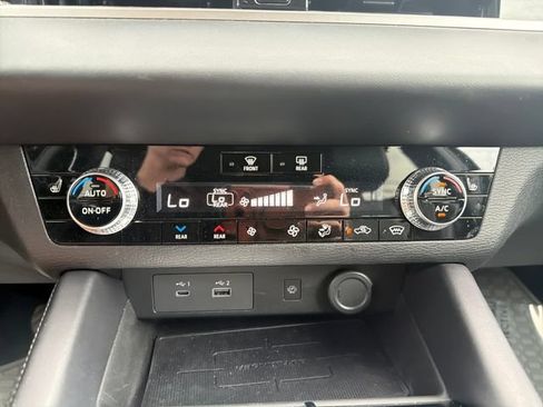 Used 2024 Mitsubishi Outlander SEL AWD/4WD image 37